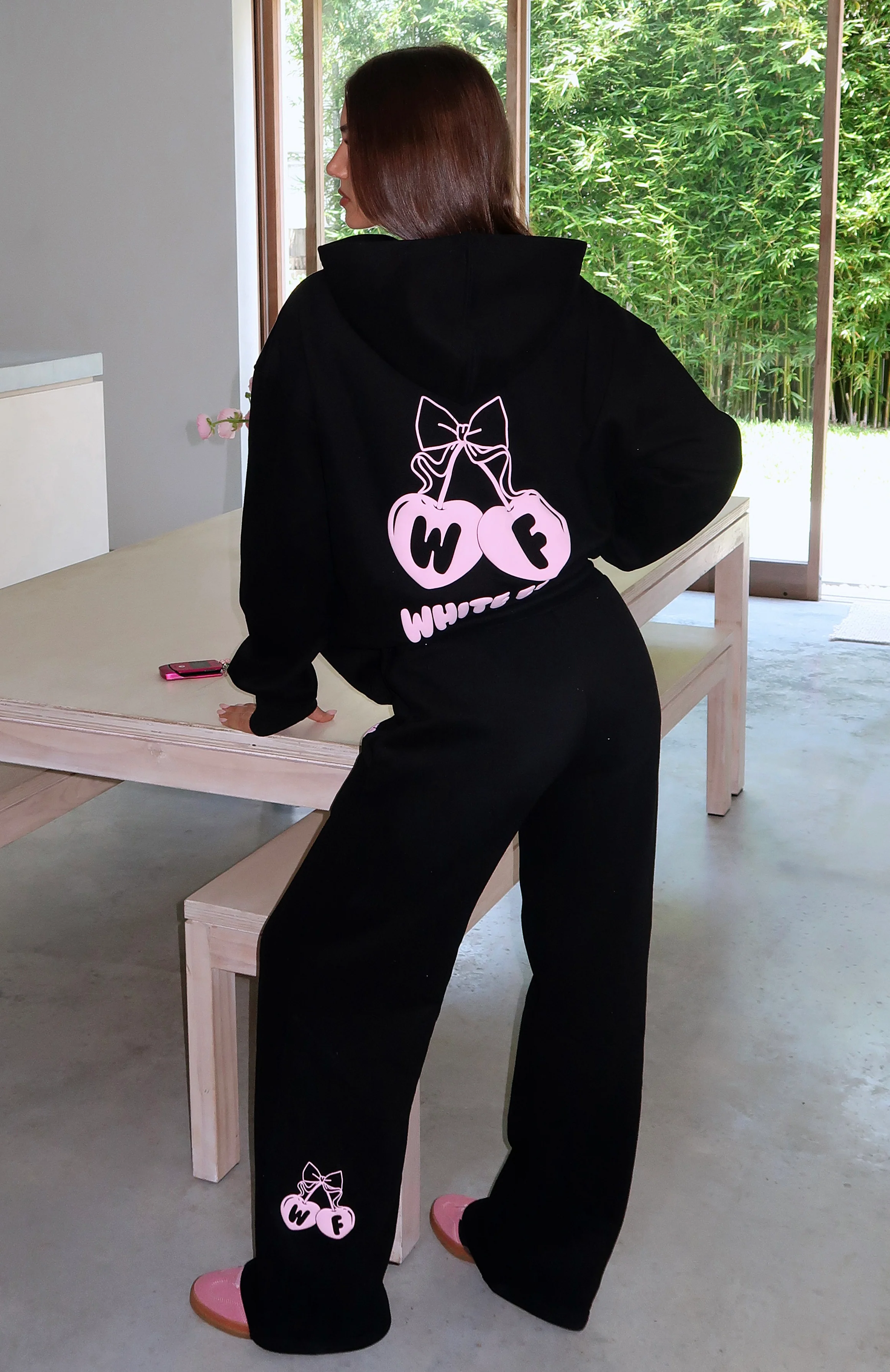 119-feel-the-love-wide-leg-sweatpants-black-1.webp Feel The Love Wide Leg Sweatpants Black