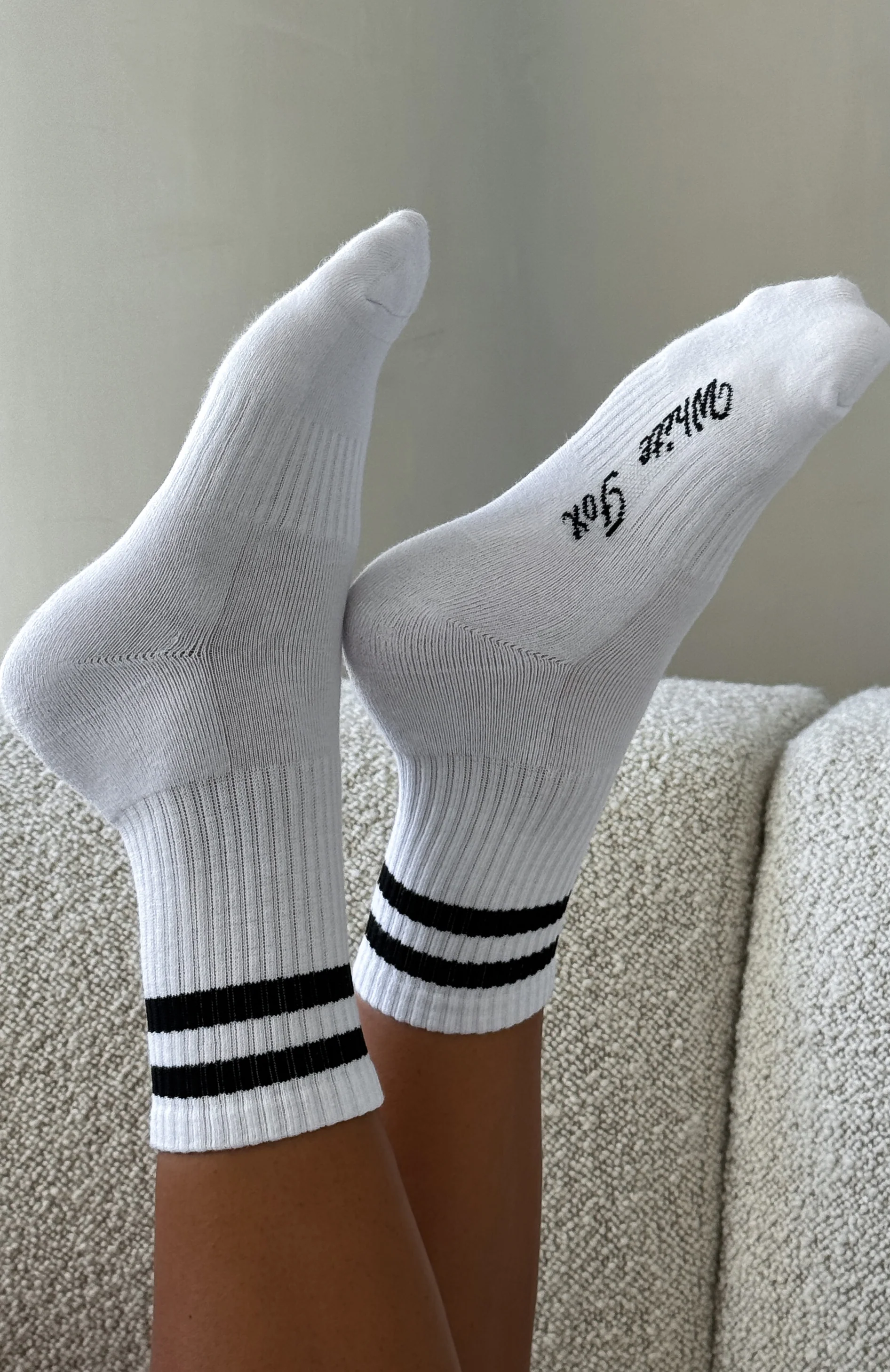 12556-grounded-socks-white-black-1.webp Grounded Socks White/Black