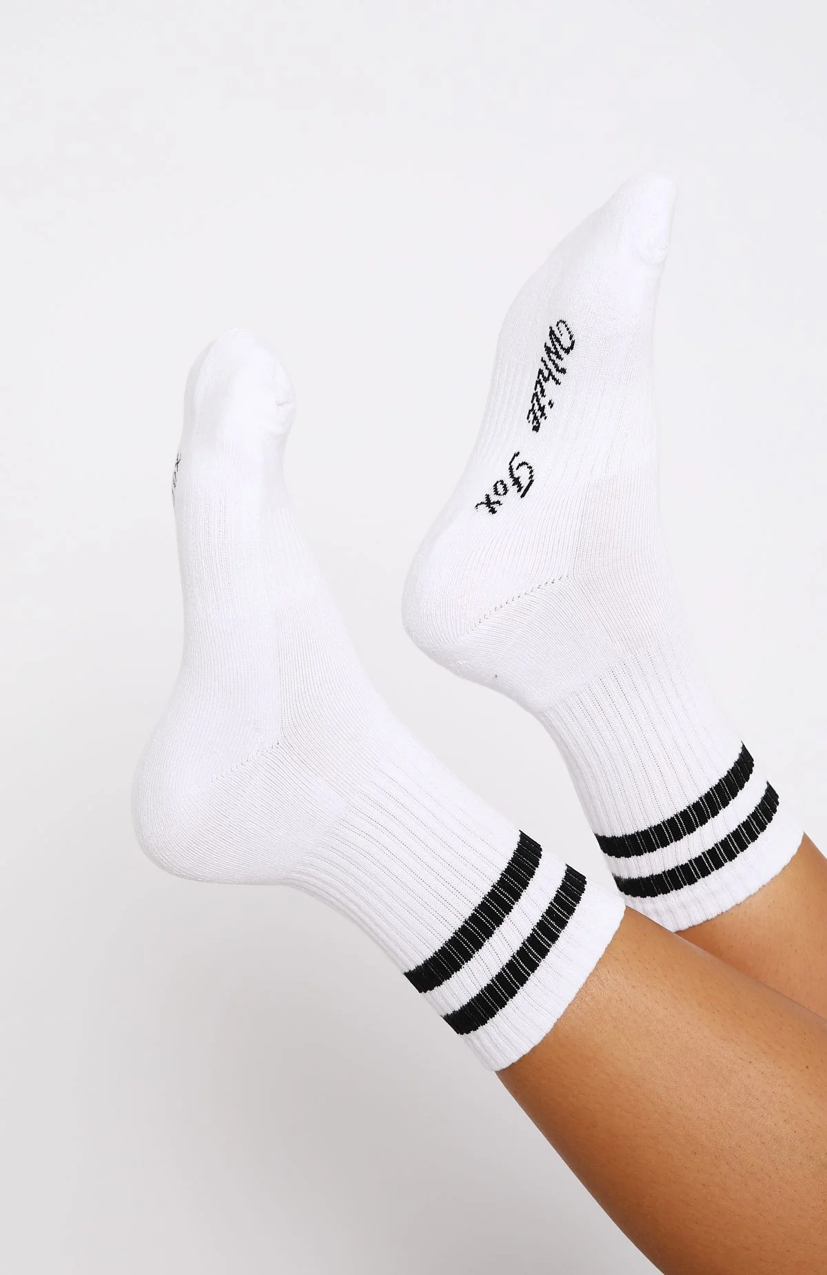 12556-grounded-socks-white-black-2.webp Grounded Socks White/Black