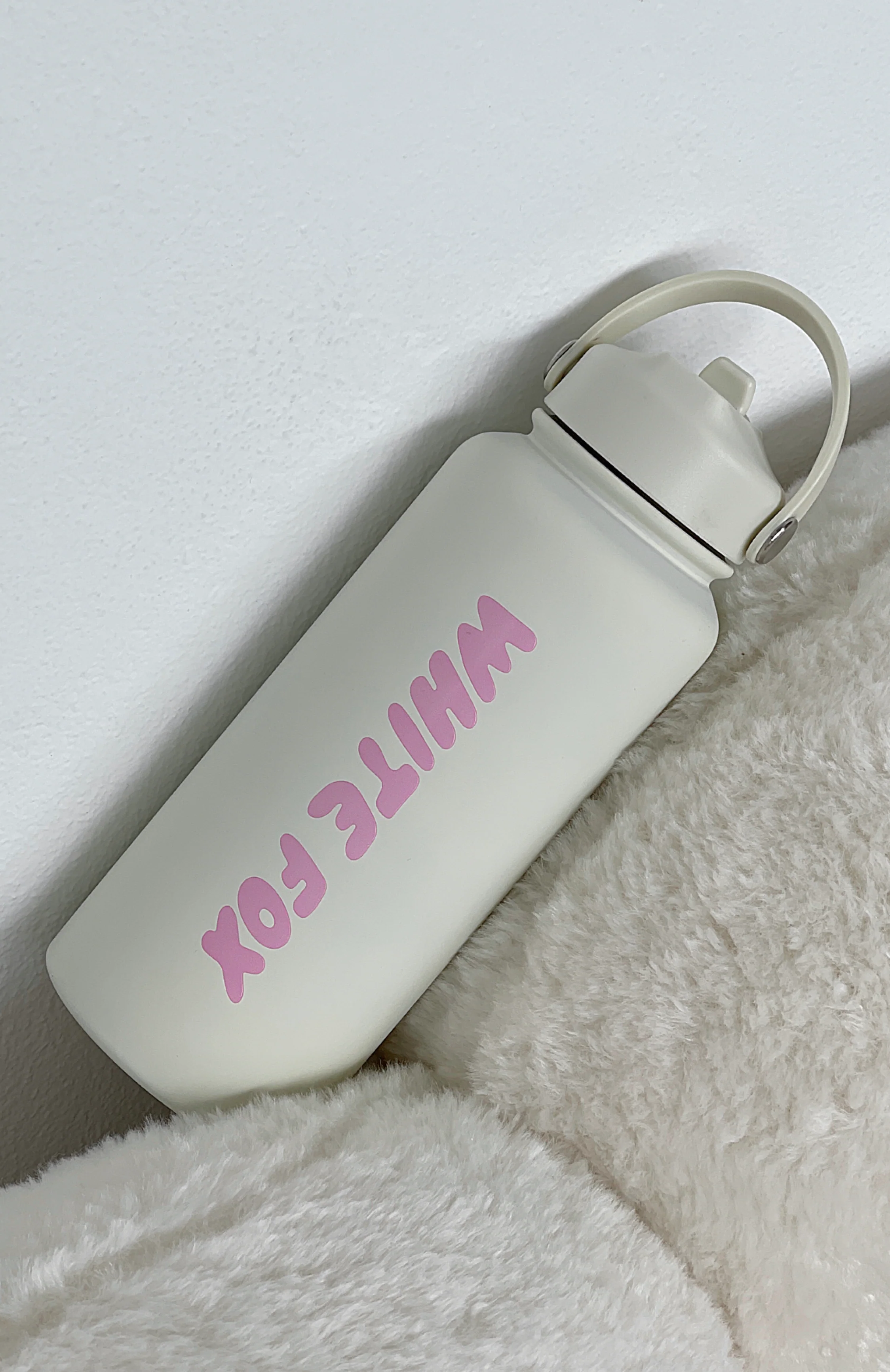 12762-staying-hydrated-drink-bottle-off-1l-white-pink-3.webp Staying Hydrated Drink Bottle Off 1L White/Pink