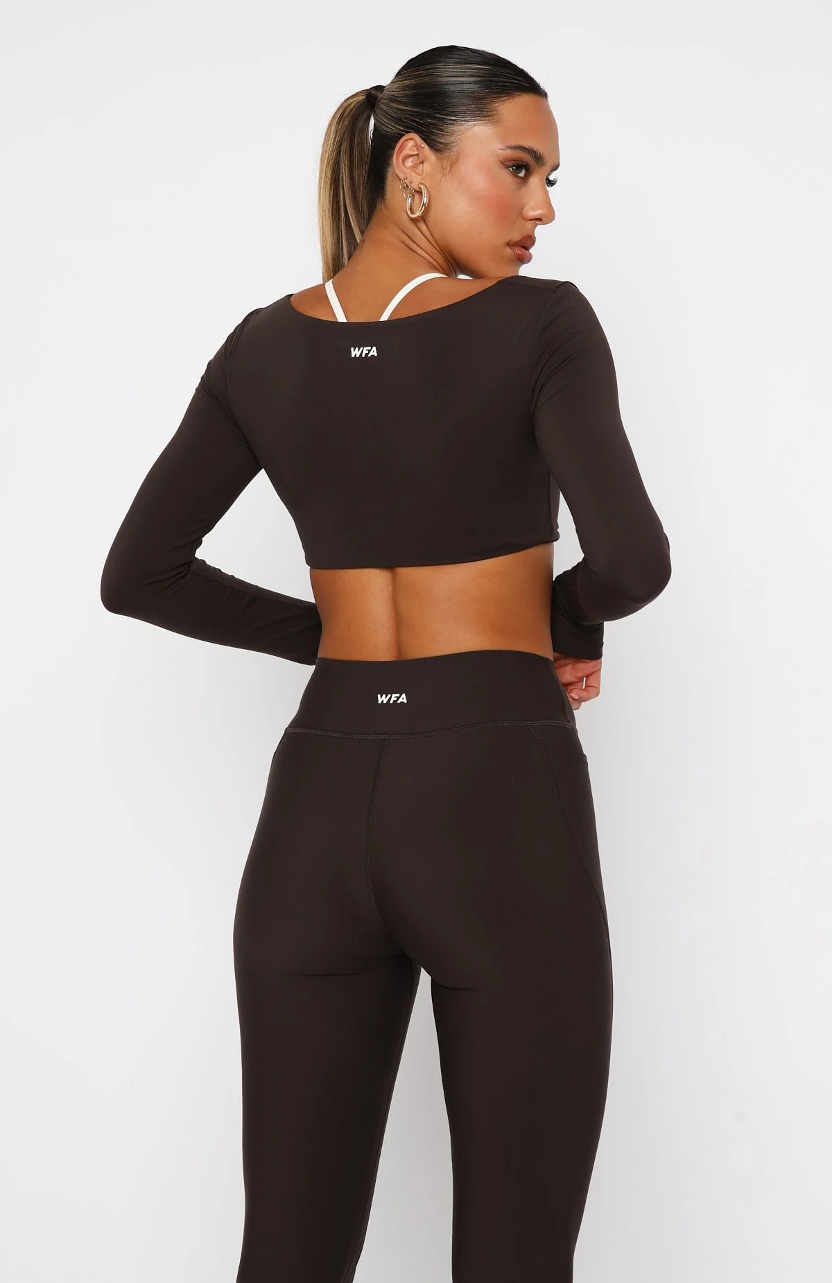 14057-thriving-long-sleeve-crop-espresso-4.webp Thriving Long Sleeve Crop Espresso