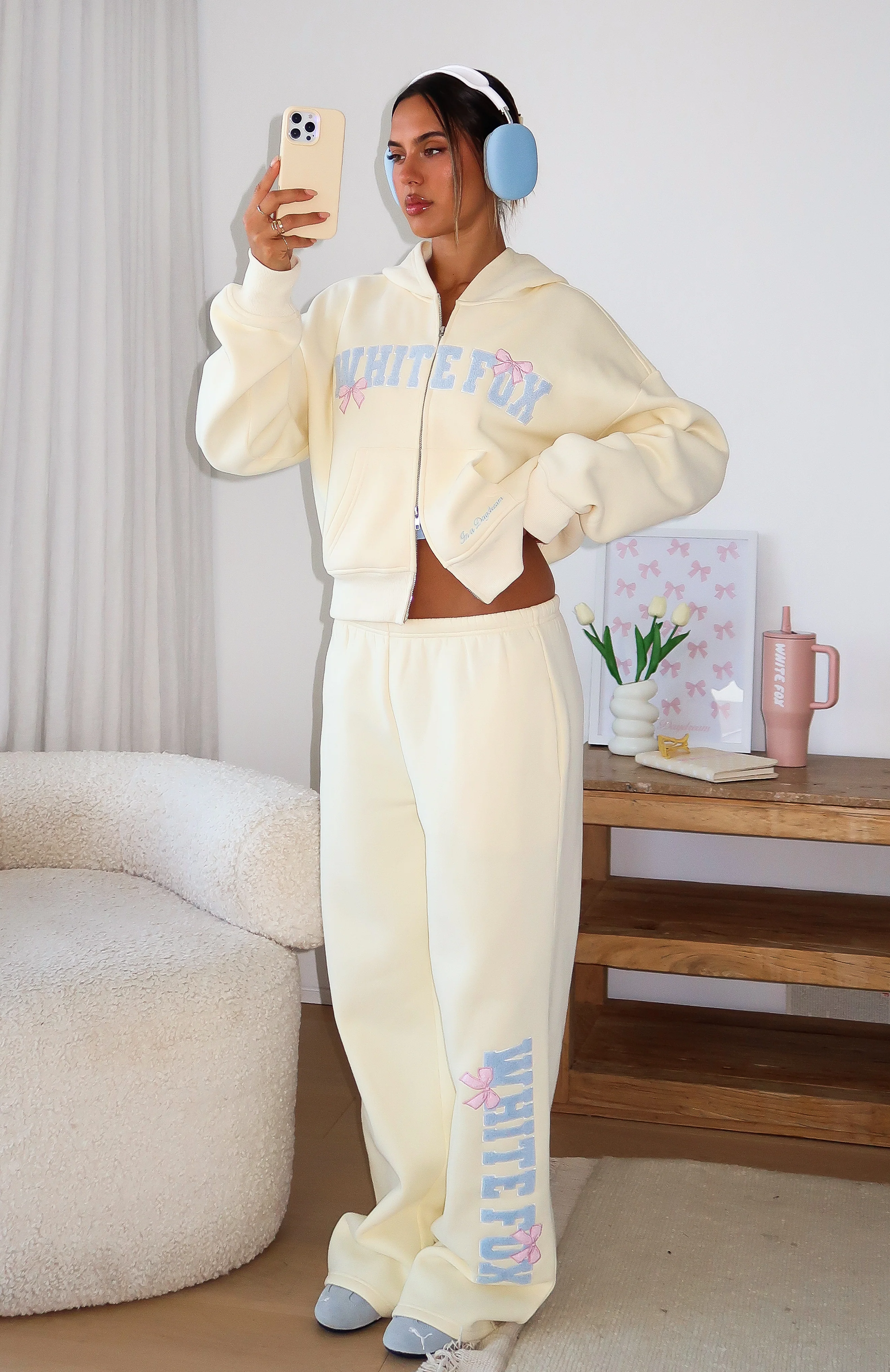 20410-daydreamers-madeline-wide-leg-sweatpants-lemon-1.webp Daydreamers Madeline Wide Leg Sweatpants Lemon