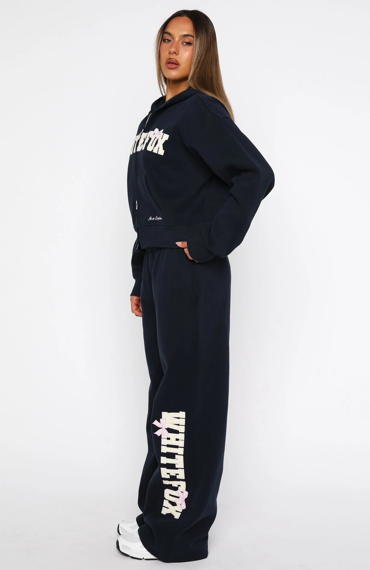 20418-daydreamers-madeline-wide-leg-sweatpants-navy-3.webp Daydreamers Madeline Wide Leg Sweatpants Navy