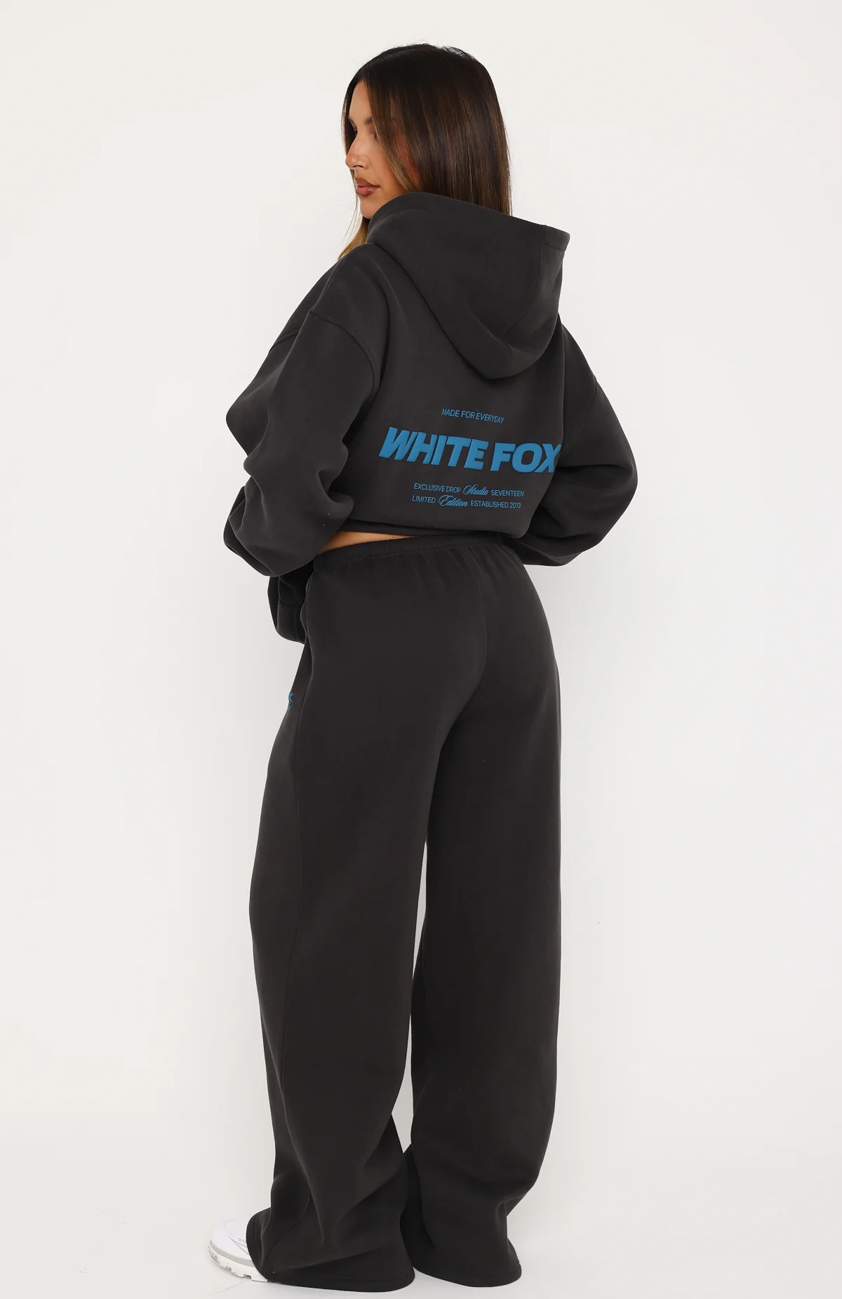 7050-studio-17-tallulah-wide-leg-sweatpants-charcoal-4.webp Studio 17 Tallulah Wide Leg Sweatpants Charcoal