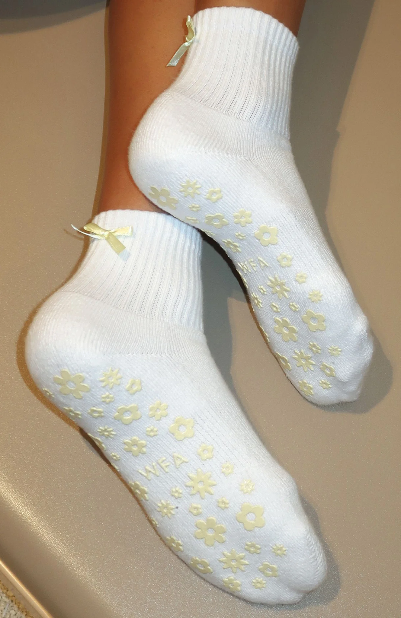 8663-flower-power-grip-socks-honey-1.webp Flower Power Grip Socks Honey
