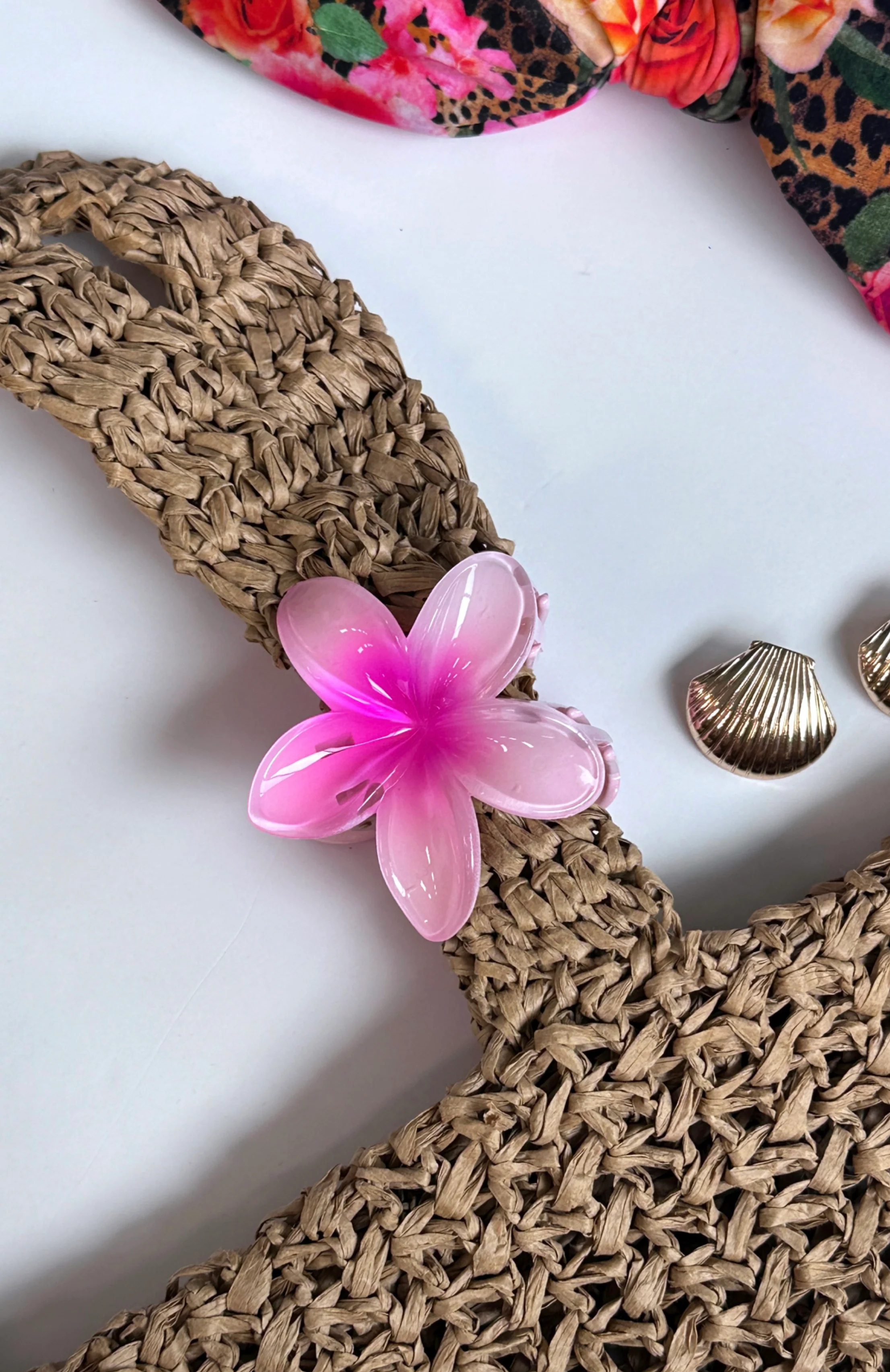 8670-floral-charm-hair-clip-pink-3.webp Floral Charm Hair Clip Pink