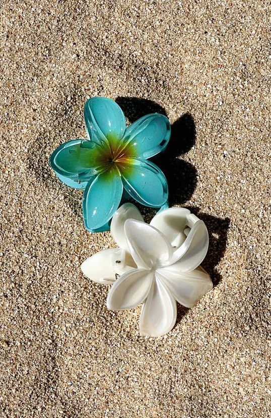 8678-floral-charm-hair-clip-blue-3.webp Floral Charm Hair Clip Blue