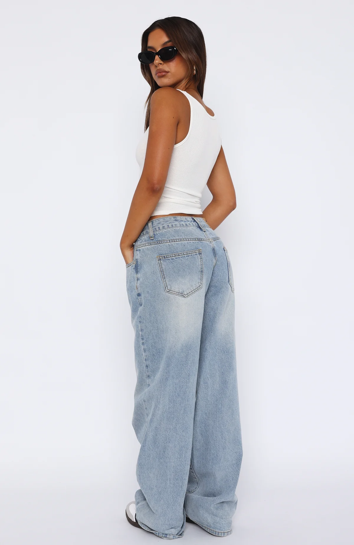 9101-bring-the-style-low-rise-wide-leg-jeans-light-blue-wash-4.webp Bring The Style Low Rise Wide Leg Jeans Light Blue Wash